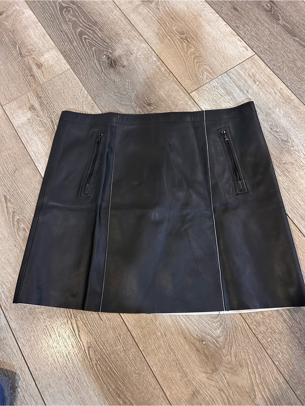 Vince Bitone Leather Miniskirt in black with contrast white trim detailing - Picture 2 of 7